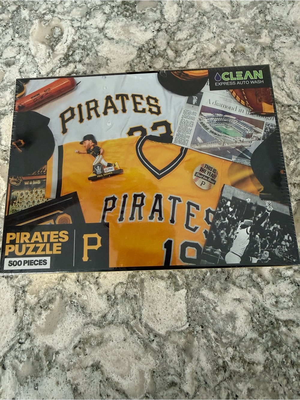 NWT Pirates 500-Piece Jigsaw Puzzle - Yellow and Black Team Collage